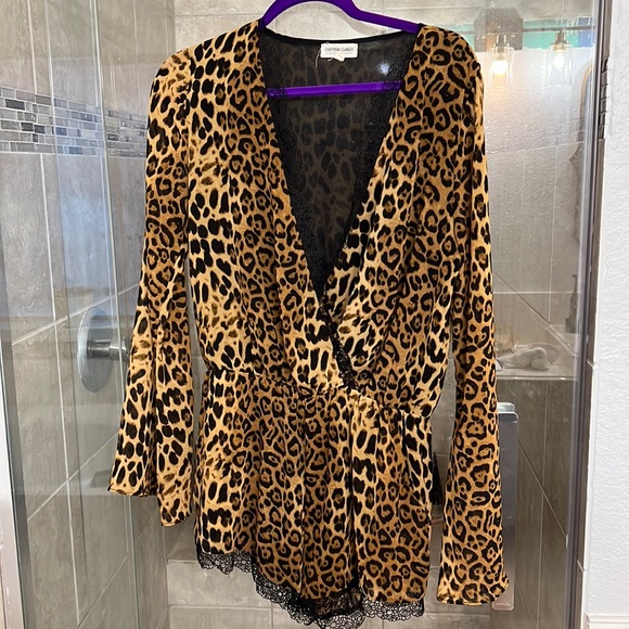 Leopard/Cheetah romper - Picture 1 of 3